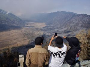 Kawasan Gunung Bromo Ditutup Total Gegara Pemotretan Bikin Kebakaran Kawasan Gunung Bromo Ditutup Total Gegara Pemotretan Bikin Kebakaran