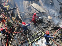 Kebakaran di Jalan Barukang Utara Makassar, 6 Rumah-1 Gudang Hangus