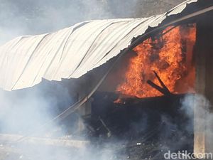 Toko Bangunan di Sukabumi Ludes Dilalap Api