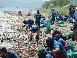 Komitmen Banyuwangi Selamatkan Pesisir di Big Clean Up Muncar