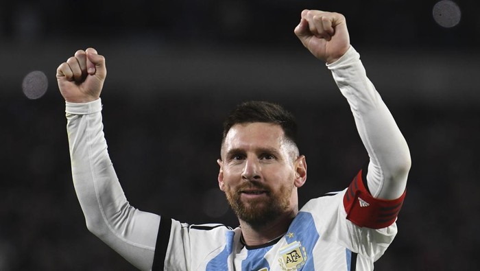 Argentinas Lionel Messi, celebrates scoring his sides first goal against Ecuador during a qualifying soccer match for the FIFA World Cup 2026, at Monumental stadium in Buenos Aires, Argentina, Thursday, Sept. 7, 2023. (AP Photo/Gustavo Garello)