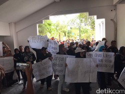 Ratusan Pedagang Teras Malioboro 2 Geruduk DPRD Jogja, Singgung Relokasi