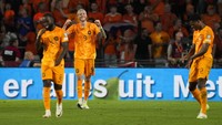 Belanda kembali membobol gawang Yunani pada menit ke-39. Wout Weghorst sukses menanduk masuk umpan silang Denzel Dumfries, sekaligus membawa timnya unggul 3-0 hingga turun minum.  
