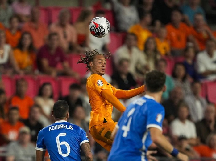 Timnas Belanda meraih poin penuh saat menjamu Yunani pada laga Kualifikasi Piala Eropa 2024. Virgil van Dijk cs menang 3-0. Duel berlangsung di Philips Stadion, Jumat (8/9/2023) dini hari WIB.