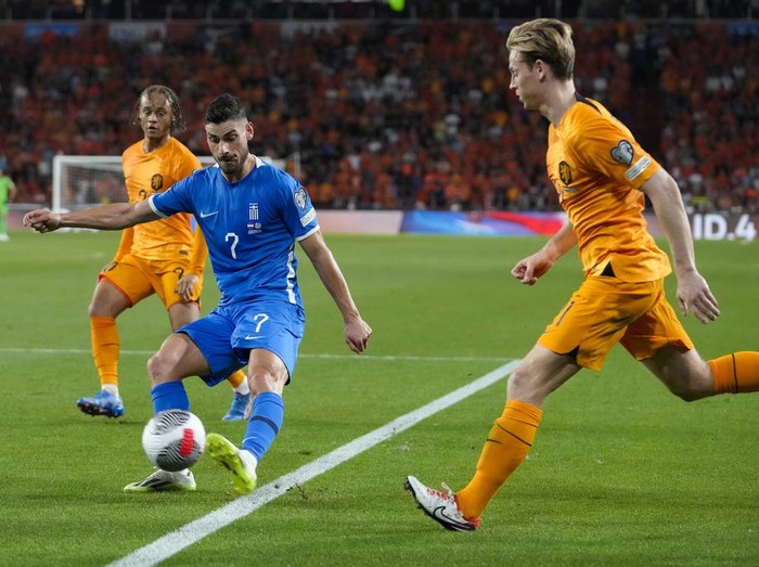 Timnas Belanda meraih poin penuh saat menjamu Yunani pada laga Kualifikasi Piala Eropa 2024. Virgil van Dijk cs menang 3-0. Duel berlangsung di Philips Stadion, Jumat (8/9/2023) dini hari WIB.