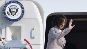 Momen Wapres AS Kamala Harris Tinggalkan Indonesia