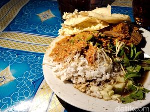 Nasi Pecel Kuah Rawon Moroseneng Pucang yang Unik dan Enak Nasi Pecel Kuah Rawon Moroseneng Pucang yang Unik dan Enak