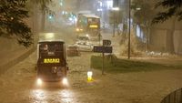 Ngeri! Begini Penampakan Derasnya Arus Banjir di Hong Kong