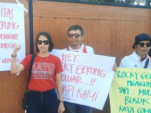 Caleg PDIP Tak Sangka Aksi Labrak Rocky Gerung Usai Diperiksa Bareskrim Viral Caleg PDIP Tak Sangka Aksi Labrak Rocky Gerung Usai Diperiksa Bareskrim Viral