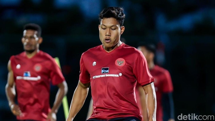 Pemain Timnas Indonesia, Wahyu Prasetyo saat menjalani latihan jelang lawan Turkmenistan.