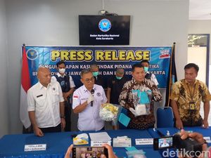 Modus Nekat Pengedar di Solo, Sabu 1 Kg Dibungkus Koran Masuk Kabin Pesawat Modus Nekat Pengedar di Solo, Sabu 1 Kg Dibungkus Koran Masuk Kabin Pesawat