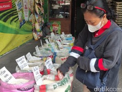 Sambat Penjual Nasi di Sidoarjo Tak Bisa Naikkan Harga Meski Beras Naik