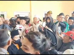 Massa Rusak dan Bakar Kafe di Pamekasan Gegara Sediakan Miras dan Wanita