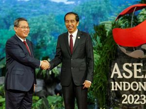 Bertemu PM China, Jokowi Minta Masalah Biaya Kereta Cepat Bengkak Dibereskan