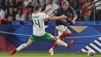 Bermain di Parc des Princes, Paris, Jumat (8/9/2023) dini hari WIB, Prancis tampil menekan Irlandia. Banyak peluang dihadirkan finalis Piala Dunia 2022 itu.  