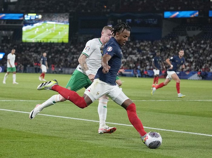 Prancis makin kokoh menempati puncak klasemen Grup B. Hasil itu didapatkan setelah menaklukkan tamunya Republik Irlandia 2-0 dalam laga Kualifikasi Euro 2024. Bermain di Parc des Princes, Paris, Jumat (8/9/2023) dini hari WIB.