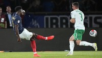 Prancis akhirnya bisa unggul lebih dulu. Tchouameni menjebol gawang Irlandia pada menit ke-19, memanfaatkan umpan Kylian Mbappe. Skor menjadi 1-0.  