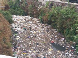 Warga Akan Bersihkan Sampah Bau Busuk di Sungai Bunulrejo Kota Malang