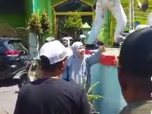 Alasan Pemkab Gowa Mau Bongkar Patung Massa hingga Ditolak Warga Alasan Pemkab Gowa Mau Bongkar Patung Massa hingga Ditolak Warga
