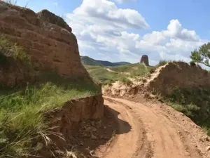 Tembok Besar China Terbelah, Dijebol Orang untuk Jalan Pintas Tembok Besar China Terbelah, Dijebol Orang untuk Jalan Pintas