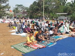 Kesulitan Air, Warga Tasikmalaya Gelar Salat Istisqa