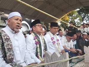 Anies- Cak Imin Ziarah ke Makam Para Wali Anies- Cak Imin Ziarah ke Makam Para Wali