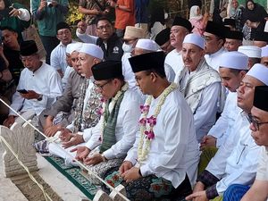 Anies-Cak Imin Ziarah ke Makam Sunan Ampel di Surabaya Anies-Cak Imin Ziarah ke Makam Sunan Ampel di Surabaya
