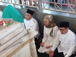 Cak Imin Ziarah ke Makam Sunan Drajat dan Sunan Maulana Malik Ibrahim