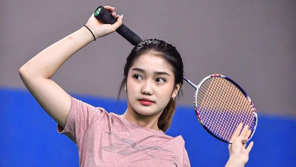 5 Potret Chandrika Chika Main Bulutangkis, Netizen Auto Rela Di-smash