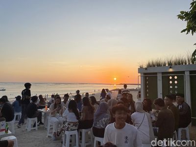 Cube De Palace, Spot Nongkrong Berhias Sunset di Pantai Kelan