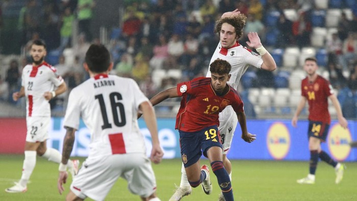 Spains Lamine Yamal in action during the Euro 2024 group A qualifying soccer match between Georgia and Spain at Boris Paichadze Dinamo Arena in Tbilisi, Georgia, Friday, Sept. 8, 2023. (AP Photo/Zurab Tsertsvadze)
