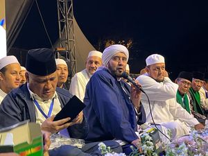 Hadiri Lampung Berselawat, Habib Syech: Saya Datang Karena Ajakan Zulhas Hadiri Lampung Berselawat, Habib Syech: Saya Datang Karena Ajakan Zulhas