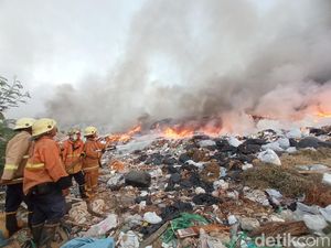 TPA Kopi Luhur Kota Cirebon Terbakar! TPA Kopi Luhur Kota Cirebon Terbakar!