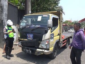 Truk Tabrak 2 Pemotor di Mojokerto, 1 Orang Tewas