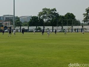Jaga Kebugaran Pemain, Persib Gelar Pertandingan Internal Jaga Kebugaran Pemain, Persib Gelar Pertandingan Internal