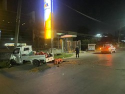 Pikap Tabrak Tiang Listrik di Jalan Metro Tanjung Bunga, Sopir Kabur