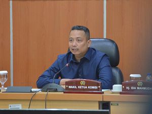 Ketua Komisi B DPRD DKI Dukung Pramono Tertibkan Pak Ogah di TB Simatupang Ketua Komisi B DPRD DKI Dukung Pramono Tertibkan Pak Ogah di TB Simatupang