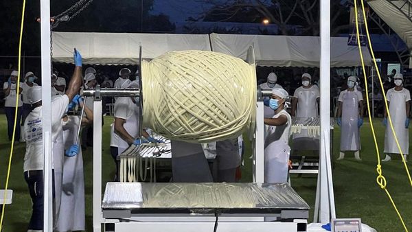 Penampakan Bola Keju 558 Kg di Meksiko yang Pecahkan Rekor Dunia