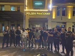 Polisi Amankan 10 Pemuda Hendak Tawuran di Jaksel, 2 Celurit Disita