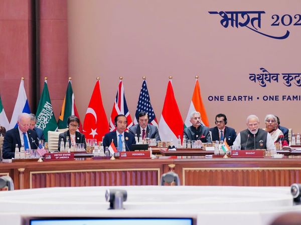 Momen Jokowi Diapit Biden-Modi di KTT G20 India