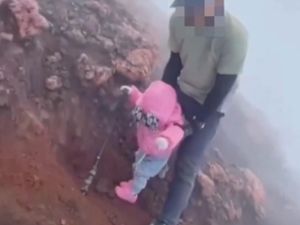 Ortu Ajak Batita ke Puncak Gunung Kerinci Bohongi Petugas Pendakian Ortu Ajak Batita ke Puncak Gunung Kerinci Bohongi Petugas Pendakian