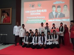 Kader Bamusi Bergerak Door to Door Tempel Stiker Ganjar