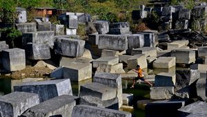 Melihat Bekas Galian Tambang Marmer di Maros