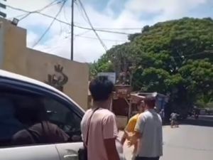 Viral, Driver Online Diadang-Dimarahi 4 Sopir Pangkalan di Kuta Mandalika