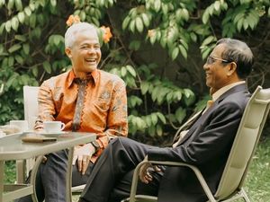 SMRC: Ganjar-Mahfud Unggul Jauh dari Prabowo-Erick & AMIN di Jatim SMRC: Ganjar-Mahfud Unggul Jauh dari Prabowo-Erick & AMIN di Jatim