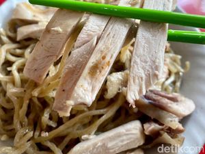 Nikmatnya Bakmi Ayam Kampung Ala H. Ahok di Jakarta Barat