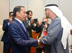 Empat Mata dengan MBZ, Jokowi Minta Harga Minyak Lebih Murah Empat Mata dengan MBZ, Jokowi Minta Harga Minyak Lebih Murah