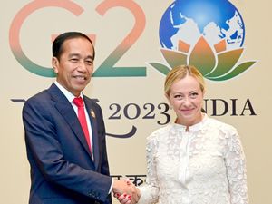Bertemu PM Meloni, Jokowi Ajak Italia Kembangkan Ekosistem EV hingga IKN Bertemu PM Meloni, Jokowi Ajak Italia Kembangkan Ekosistem EV hingga IKN