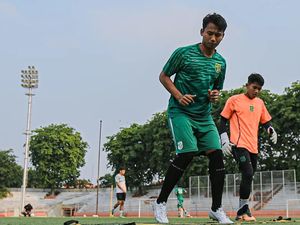 Bek Persebaya Kadek Raditya Tak Gentar Hadapi Sang Mantan