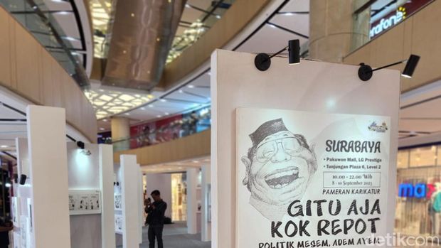 Kasespim Lemdiklat Polri Irjen Chryshnanda Dwi Laksana menginisiasi pameran karikatur menyambut tahun politik 2024 di Surabaya. (Istimewa)